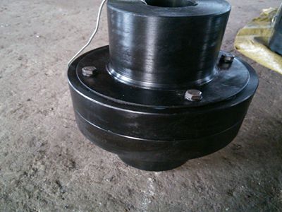 彈性柱銷聯(lián)軸器發(fā)電機主軸軸線的對中方法與聯(lián)軸器的性能